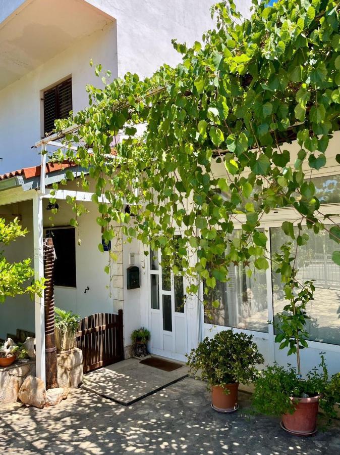 Apartman Gorana With Swimming Pool Jelsa  Eksteriør billede