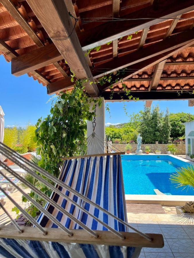 Apartman Gorana With Swimming Pool Jelsa  Eksteriør billede